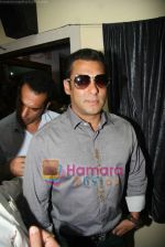 Salman Khan at Milind Deora_s computer institute donation i Byculla on 18th Oct 2010 (9).JPG